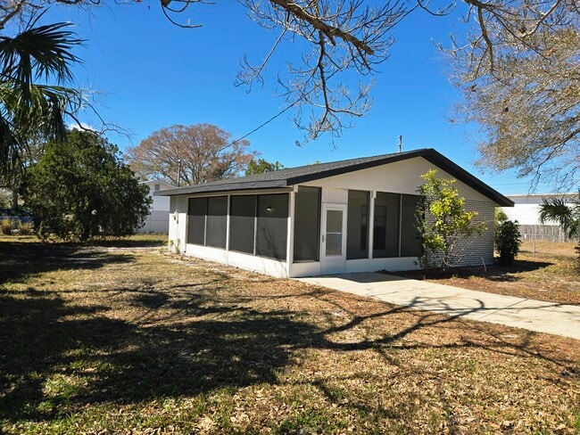 Building Photo - 843 42nd St S