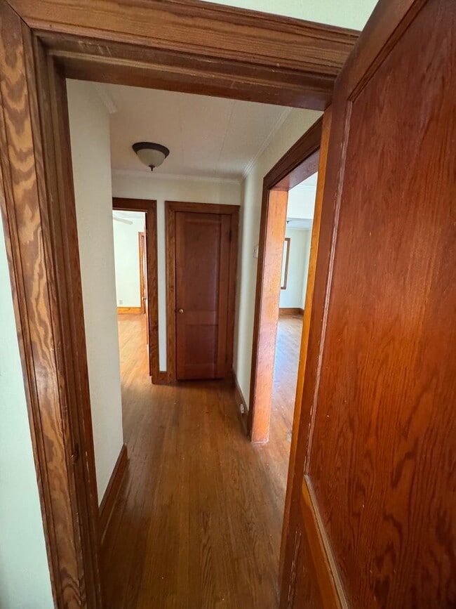 Building Photo - Charming 3 Bedroom 1.5 Bath Home