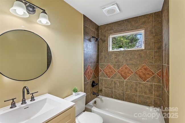 Building Photo - 5 Elmore St