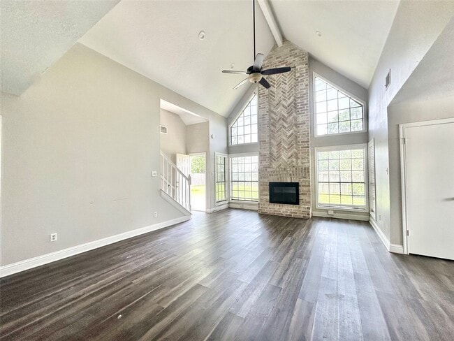 Building Photo - 2523 Castle Pl