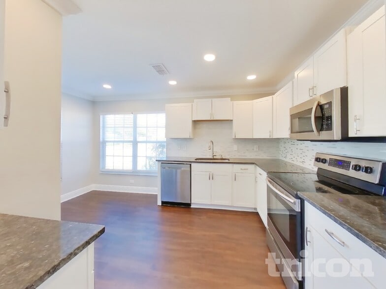 Building Photo - 15206 Markham Dr