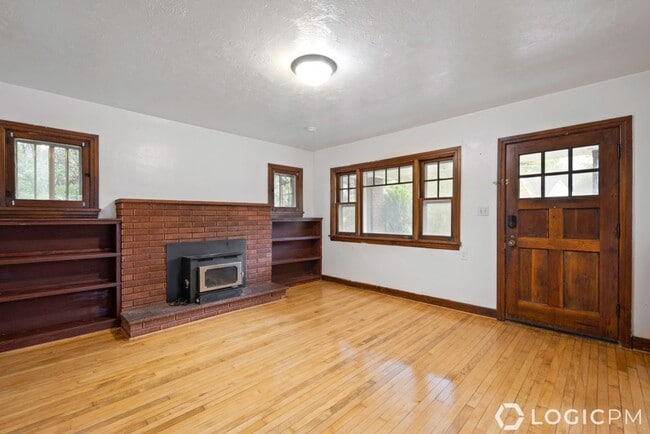 Building Photo - Newly Remodeled Home in Excellent Location!