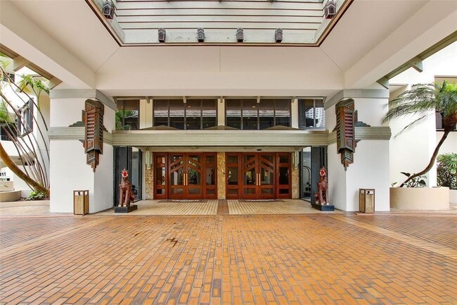 Building Photo - 520 Brickell Key Dr