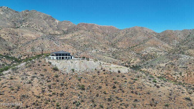 Building Photo - 339 Circulo Chica