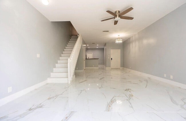 Building Photo - 1928 Madeira Dr