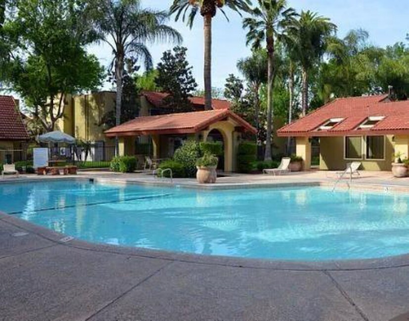 Building Photo - 2881 Huntington Blvd