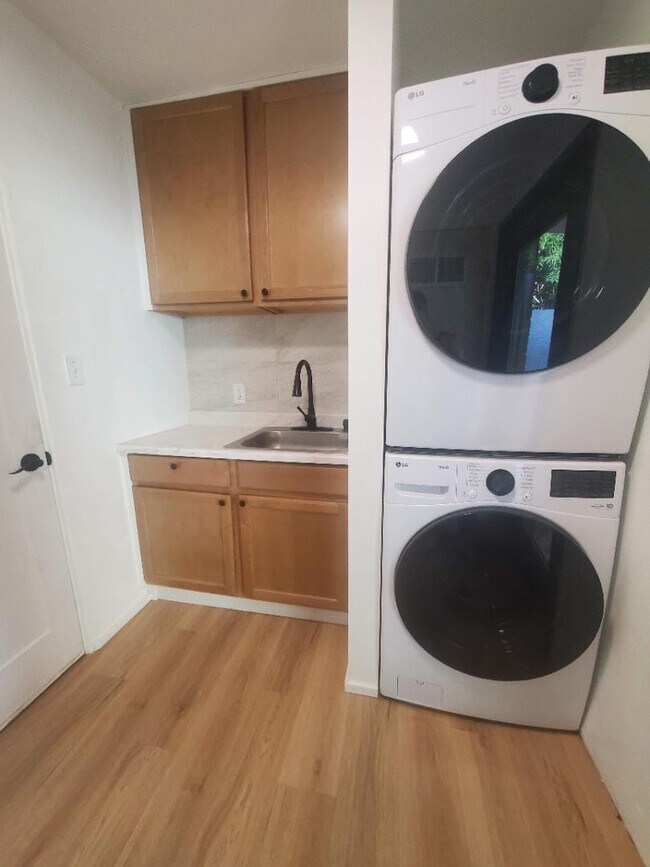 Building Photo - 1520 W Encanto Blvd