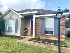 Building Photo - 1511 Homestead Dr W