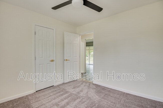 Building Photo - 3623 Columbine Dr