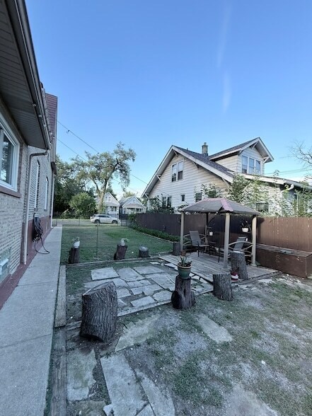 Building Photo - 223 W 106th St
