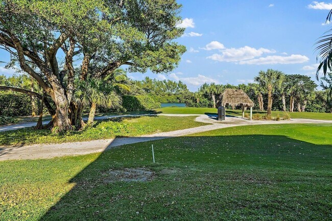 Building Photo - 3902 Fairway Dr S