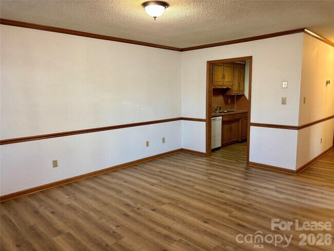 Building Photo - 1732 Lenora Cir