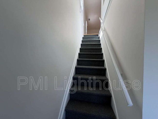 Building Photo - 15 Amys Ct