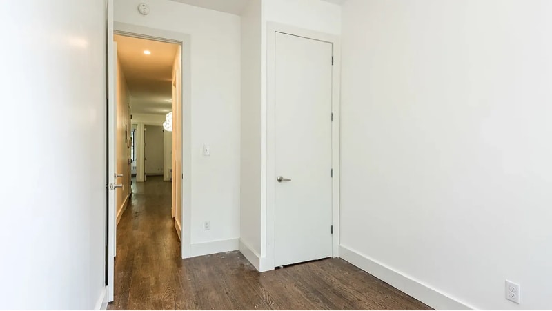 Building Photo - 222 Suydam St