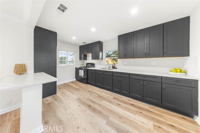 Building Photo - 10554 Plainview Ave