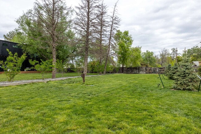 Building Photo - Modern Luxury Rental with Unobstructed Flatiron Views