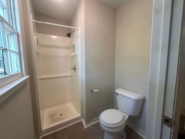 Building Photo - 705 Buena Vista Dr