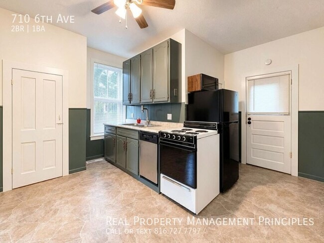 Building Photo - 710 6th Ave