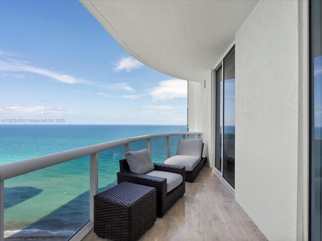Building Photo - 15901 Collins Ave