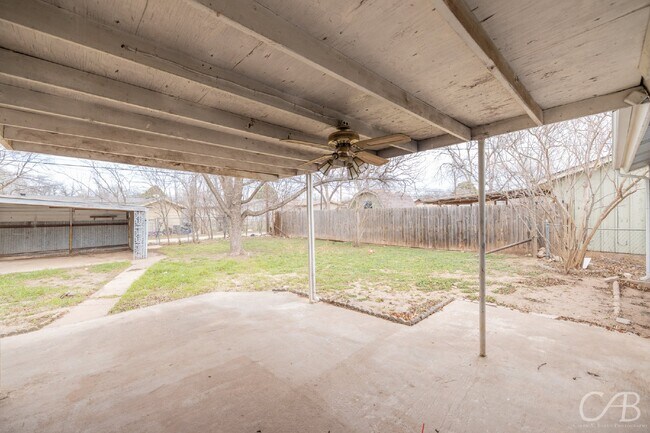 Building Photo - 2902 Bennett Dr