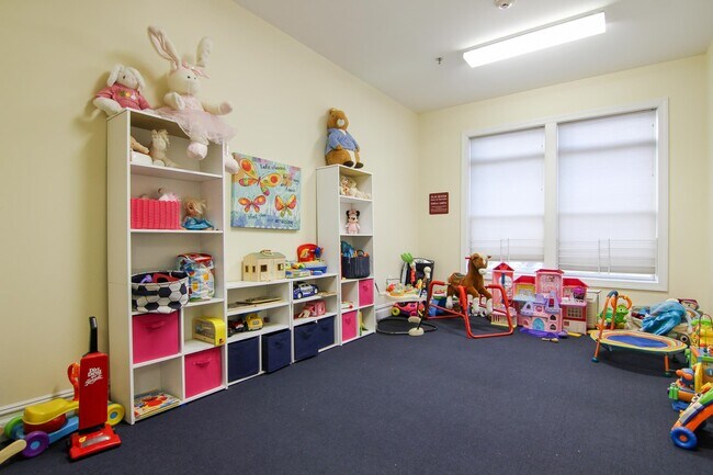 Building Photo - 518 Gregory Ave