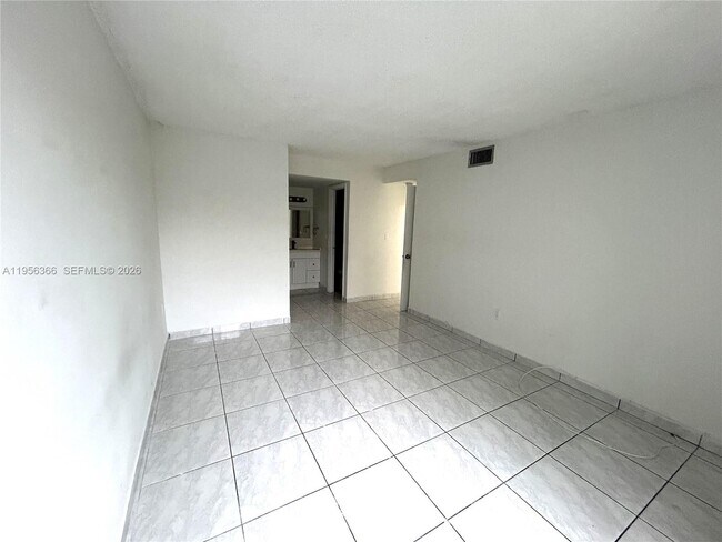 Building Photo - 250 180th Dr