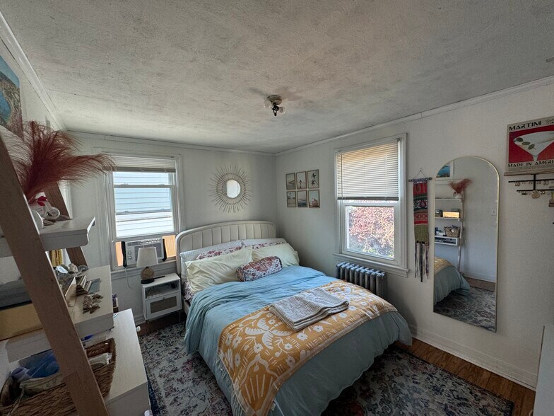 upper rear bedroom - 63 Brookline Ave