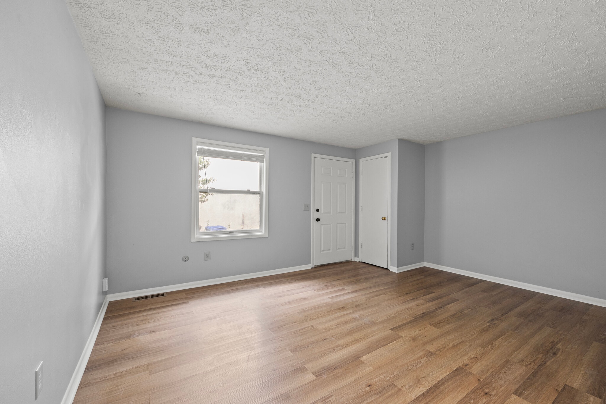 Family Room - 1504 Glenn Ave