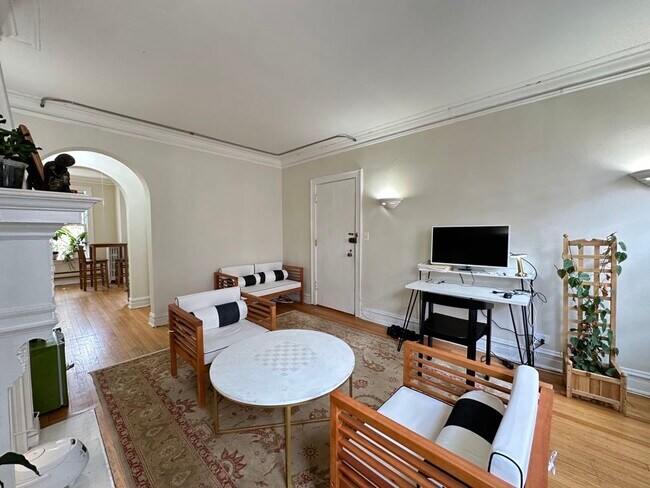 Building Photo - 918 Green Bay