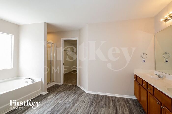 Building Photo - 933 Silverberry St
