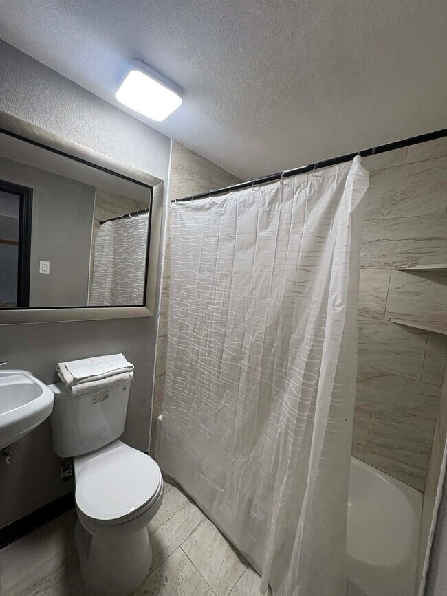 Building Photo - 711 Pasadena Fwy