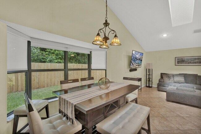 Building Photo - 1835 Staimford Cir
