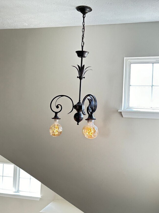 Building Photo - Beautiful 3 BR, 2.5 Bath House in Georgetown! Open Layout, Fenced Backyard, Attached Garage