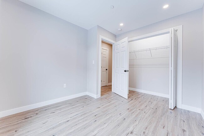 Building Photo - 3 Strafford Rd