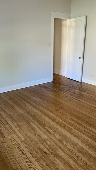 Building Photo - 1454 W Fargo Ave