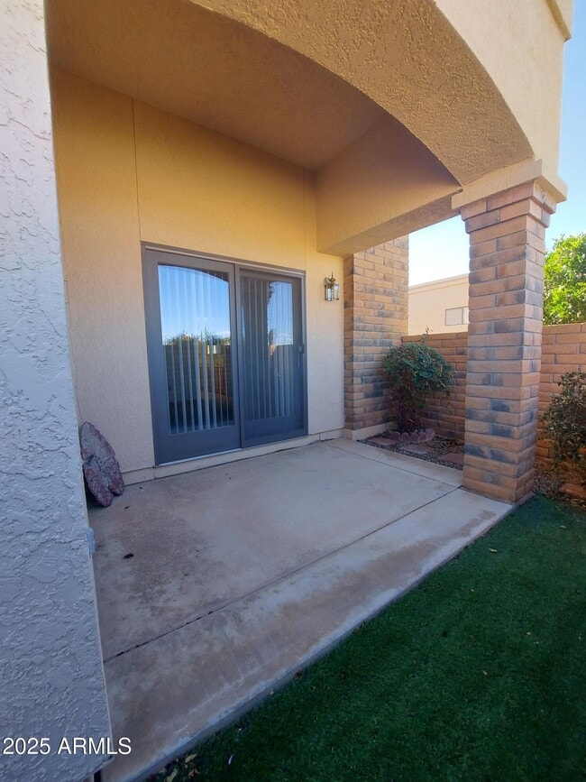 Building Photo - 2817 Vía Del Oesta