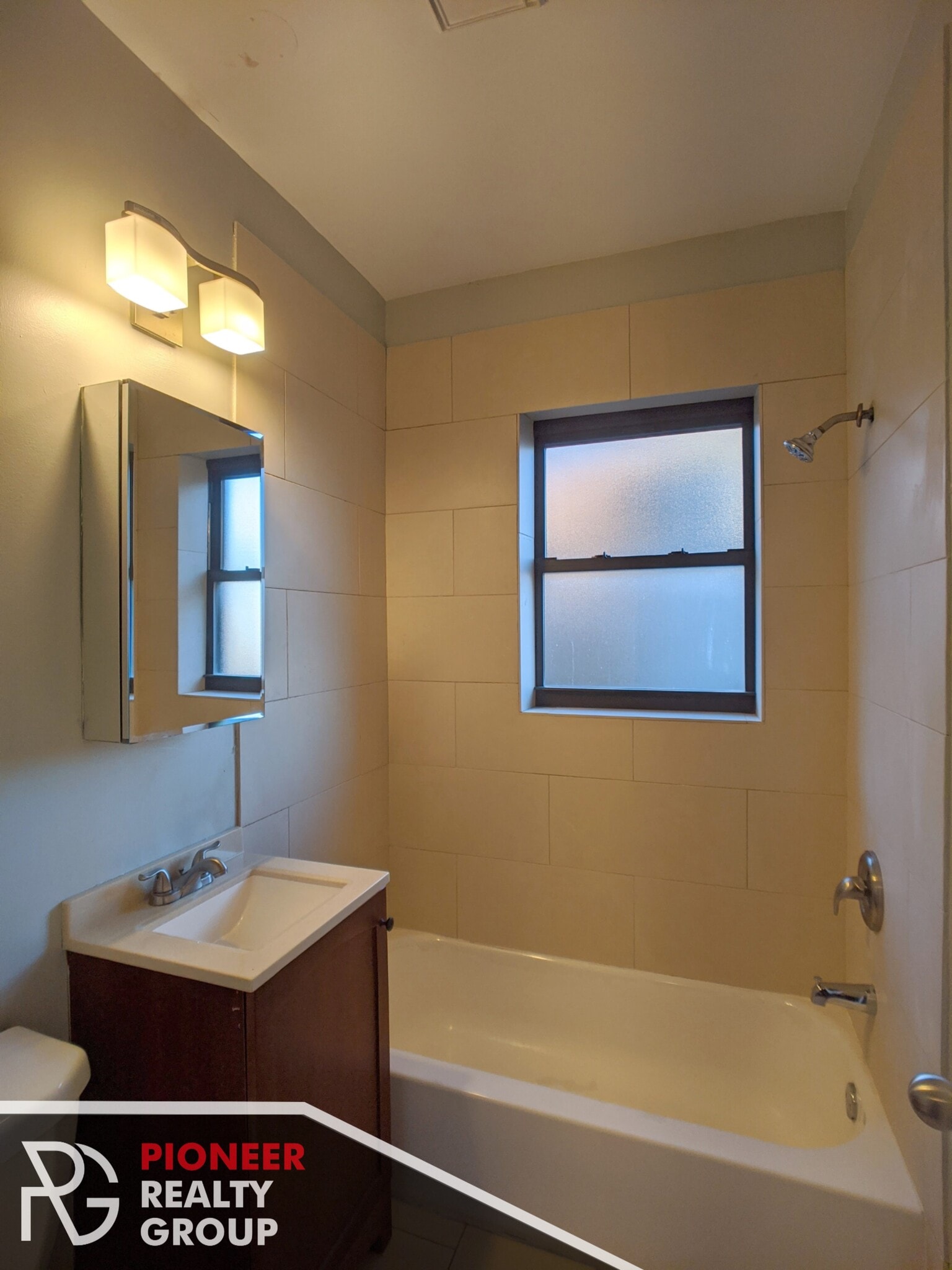 Building Photo - 4616 N Paulina St