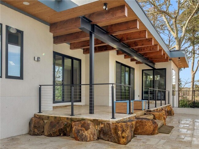 Building Photo - 3258 S Bay Dr