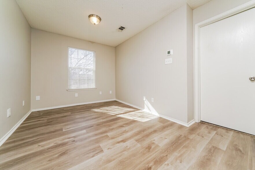 Building Photo - 1724 Red Cloud Dr