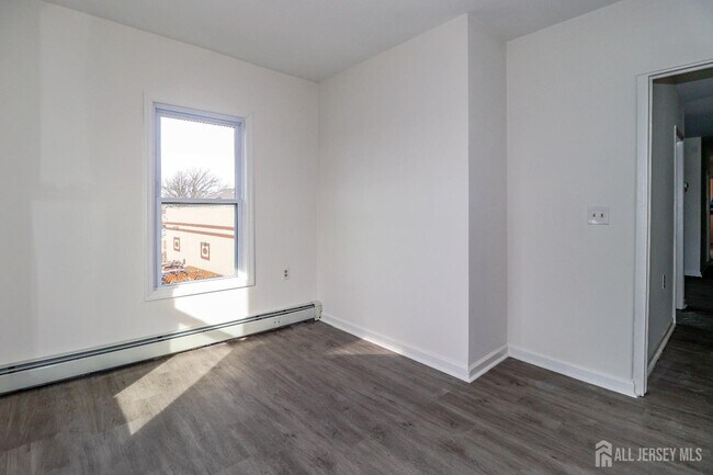 Building Photo - 364 Market St