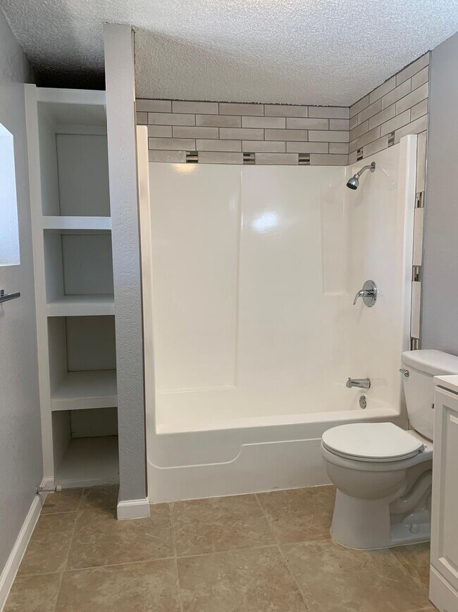 Building Photo - 710 12th St