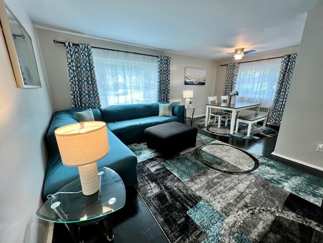 Building Photo - 758 Wilbud Dr