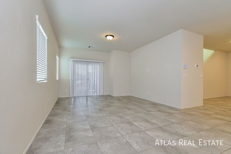 Building Photo - 4527 Sapphire Moon Ave