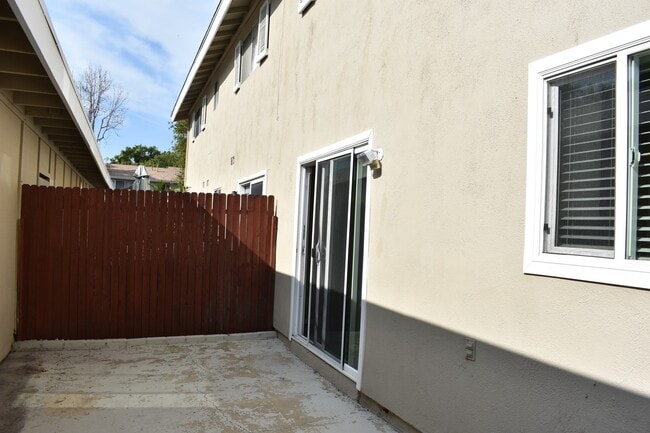 Building Photo - **Coming Soon ** Spacious 4-Bedroom Townho...