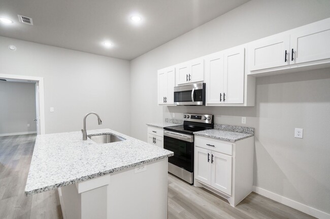 Building Photo - Looking for a spacious, move-in-ready town...
