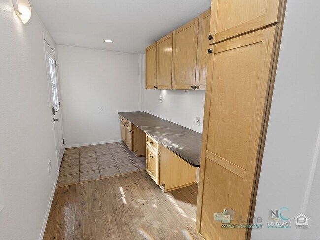 Building Photo - 849 1st Ave