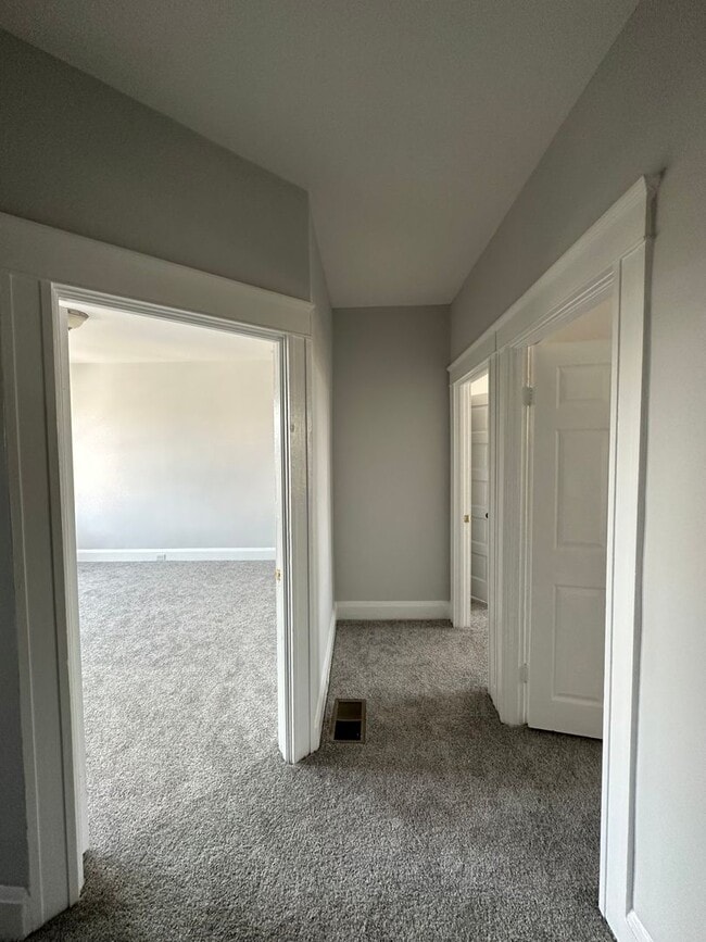 Building Photo - 3 Bedroom with Private Garage