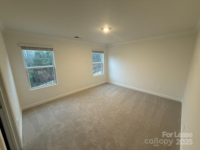 Building Photo - 4113 Smt Wds Dr