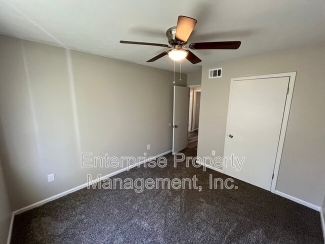 Building Photo - 1343 Dove St