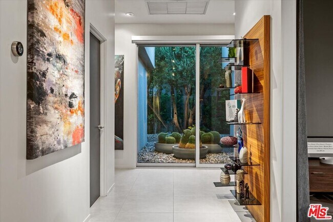 Building Photo - 1175 Los Robles Dr